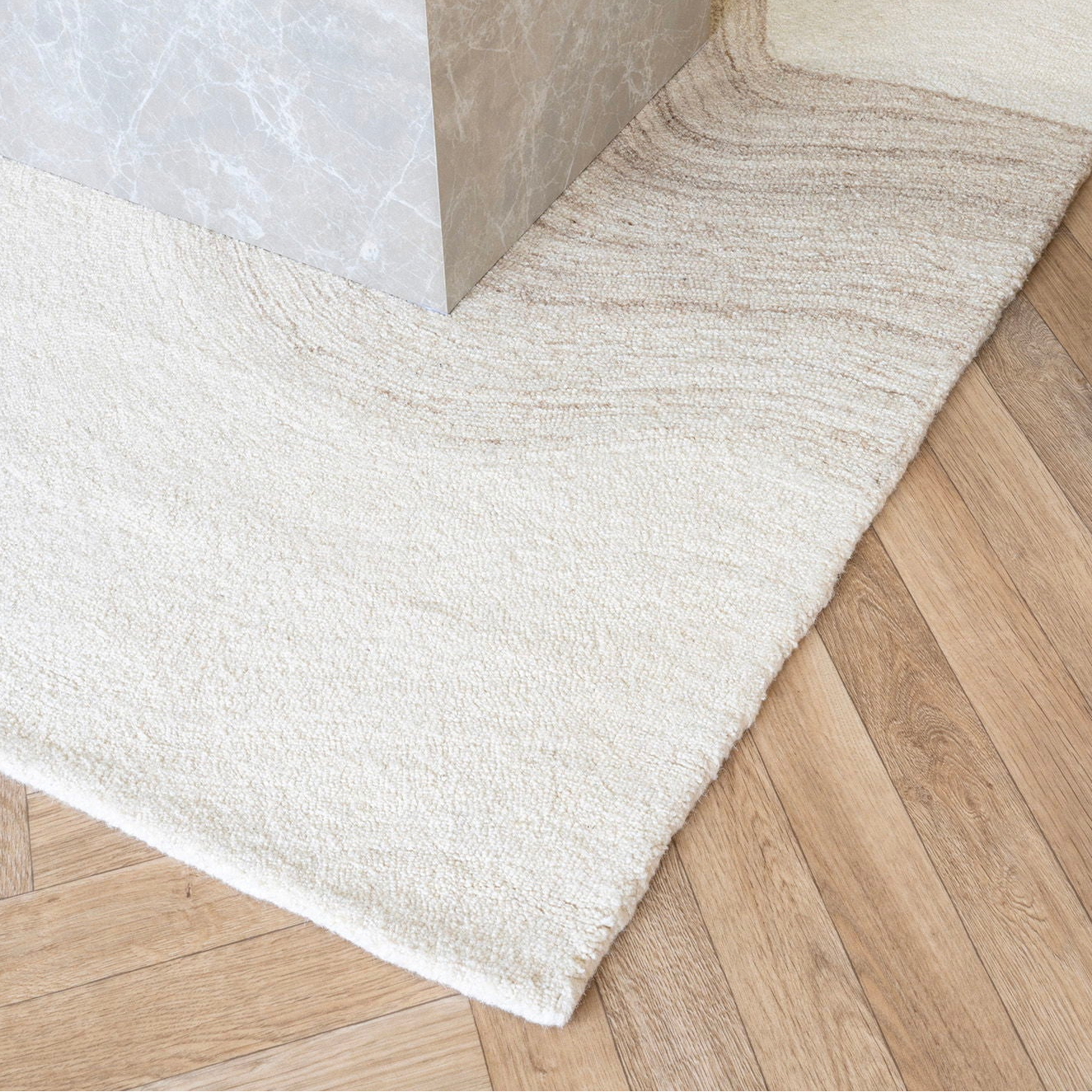 Aila 160x230cm Wollteppich – Hellbraun & Elfenbein