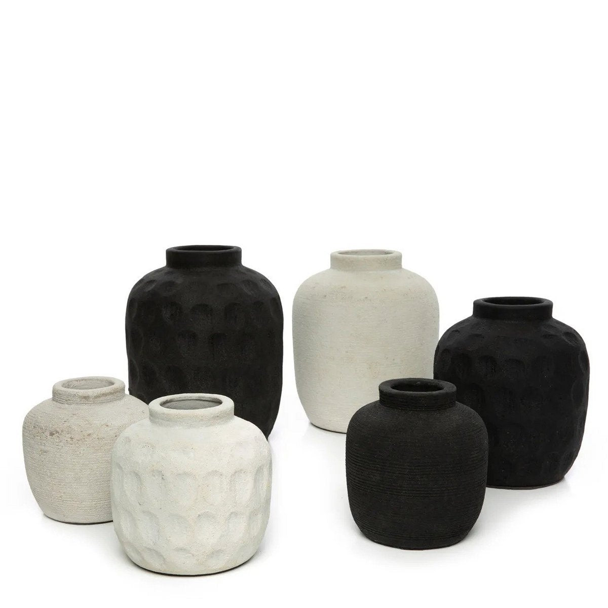 Timeless Artisan Vase in Black - Luxury Handmade Design